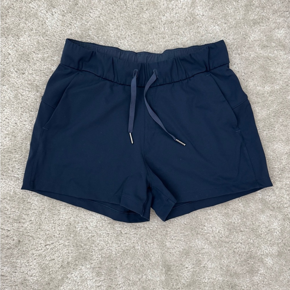 EUC Lululemon On the Rise shorts 2.5”, navy size 4